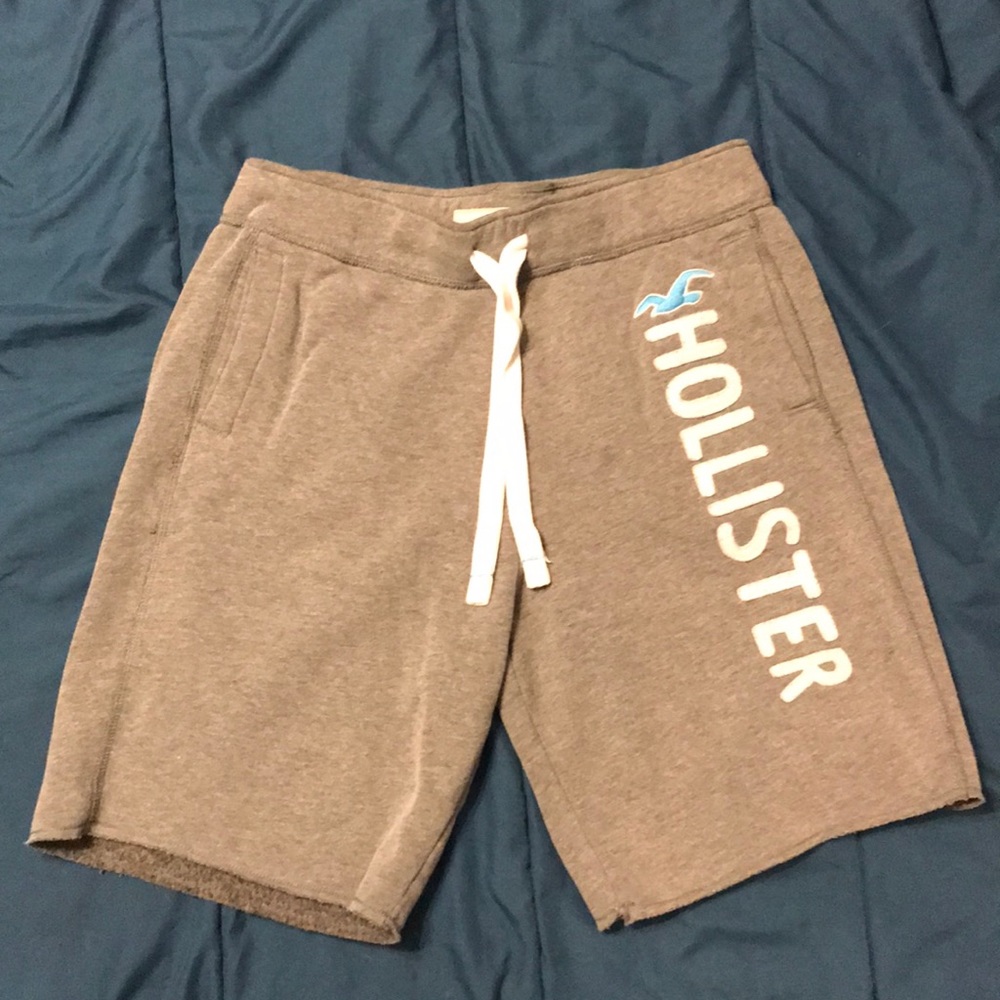 Hollister sweatshorts with pockets